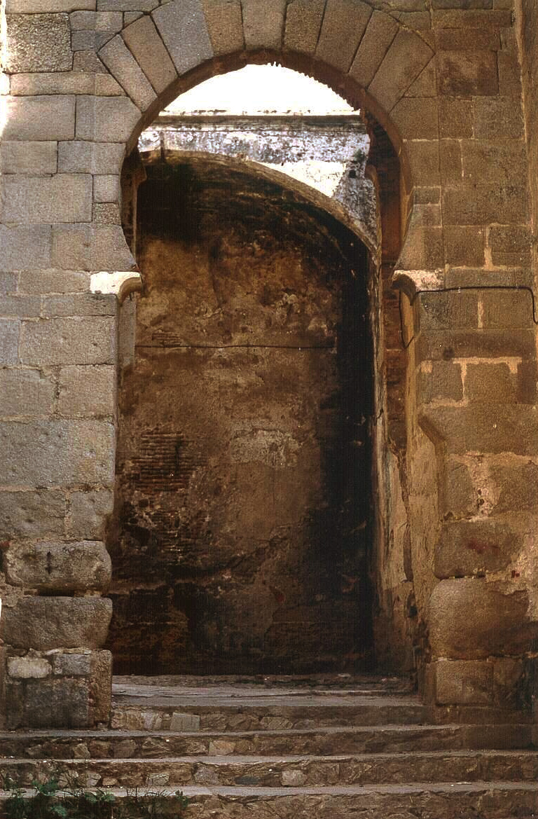 puerta del capitel